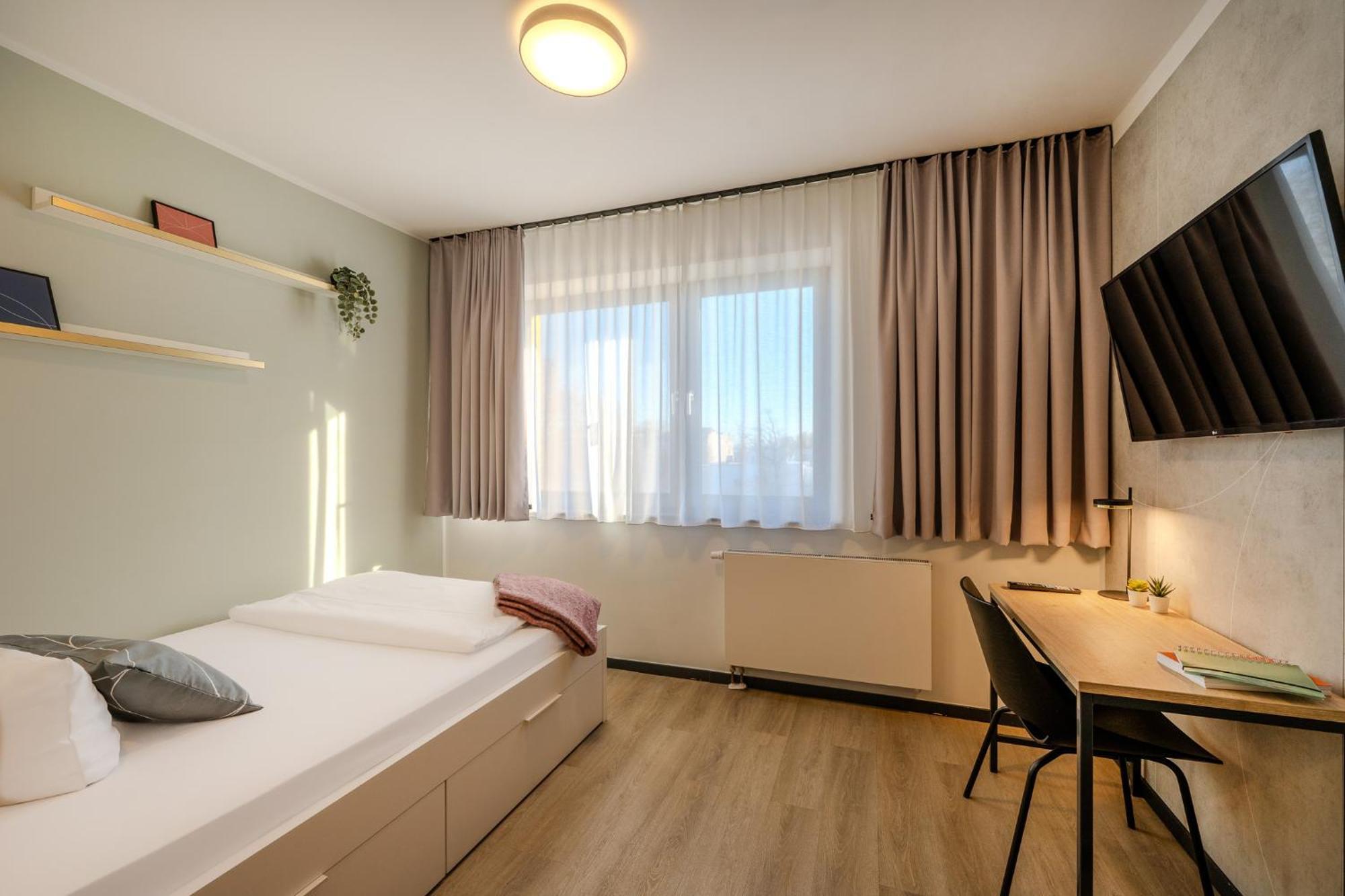 Отель The Base Berlin One Экстерьер фото