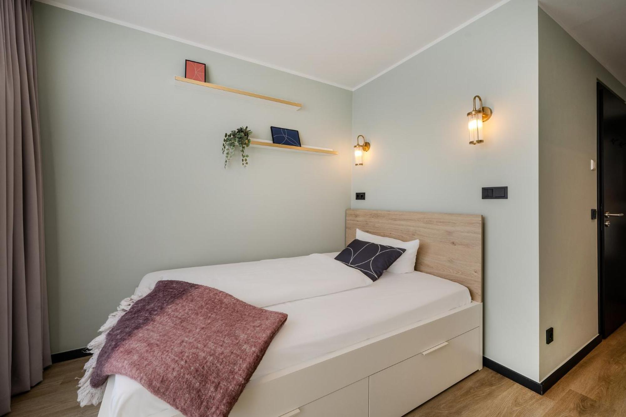 Отель The Base Berlin One Экстерьер фото