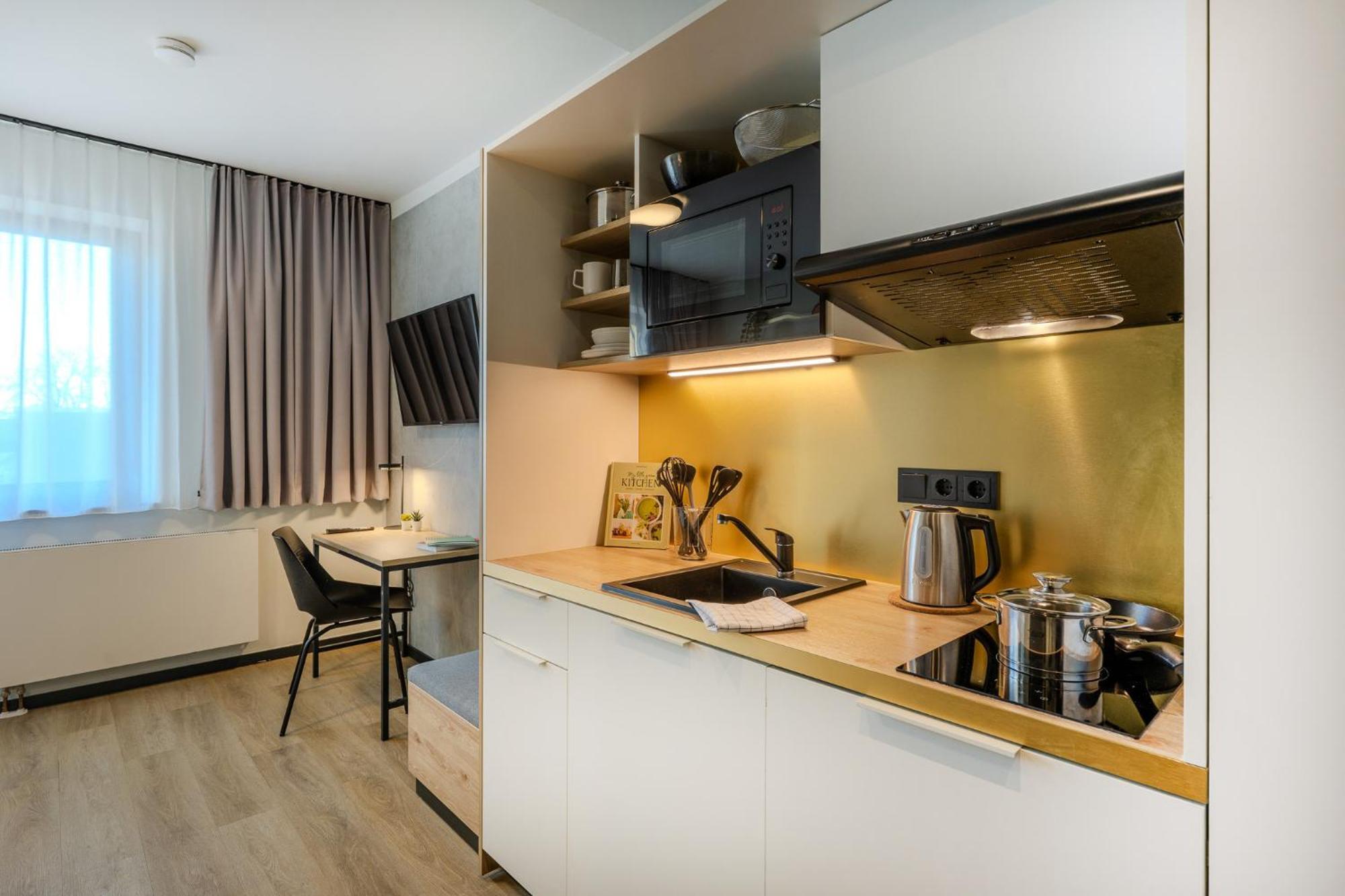 Отель The Base Berlin One Экстерьер фото