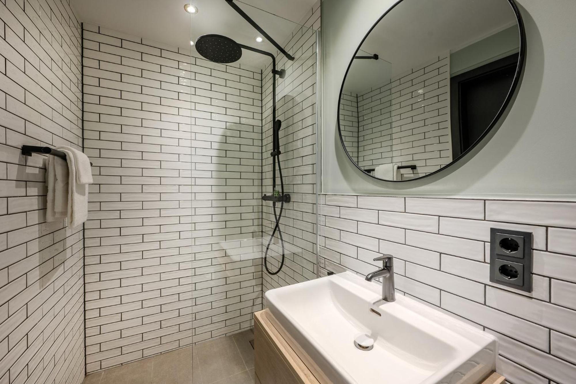 Отель The Base Berlin One Экстерьер фото