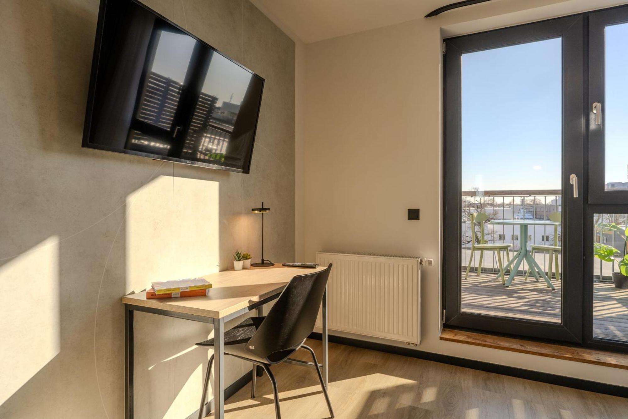 Отель The Base Berlin One Экстерьер фото