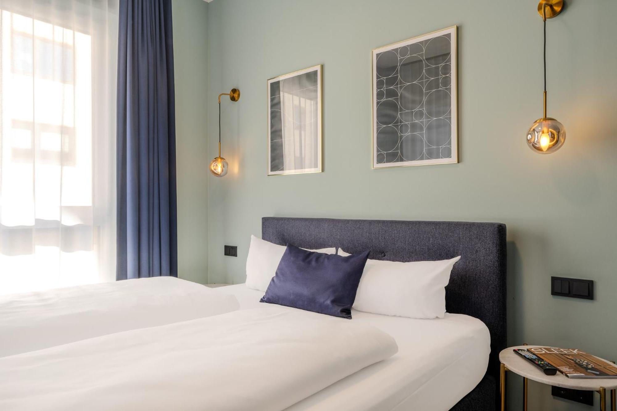 Отель The Base Berlin One Экстерьер фото